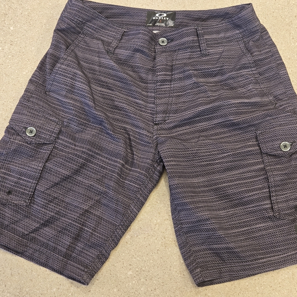 Men's Oakley golf shorts
